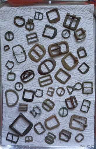 Пряжки одним лотом