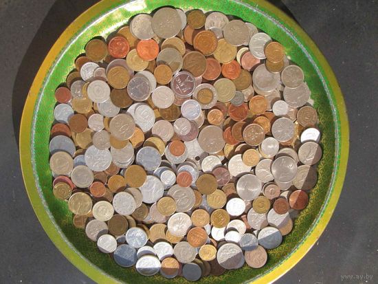 395 иностранных монет
