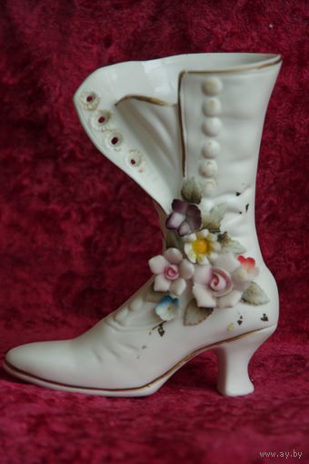 Ваза фарфоровая  " Сапожок "  16 см  ( целая )