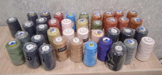 Нитки 50/2 разные цвета новые в упоковке белые черные цветные