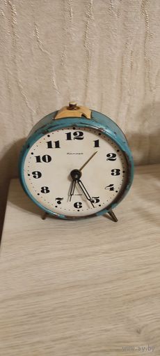 Ретро будильник Янтарь.