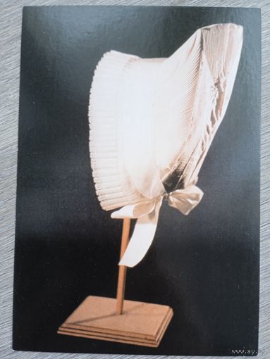 Шляпки. Муниципальный музей Hotel Sully, Франция. Издание Франции