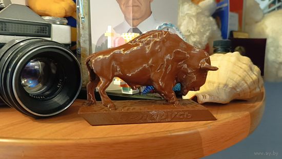 Зубр, пластик, ручная работа.