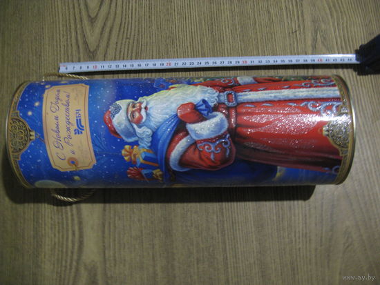 Большая коробка тубус от новогоднего подарка