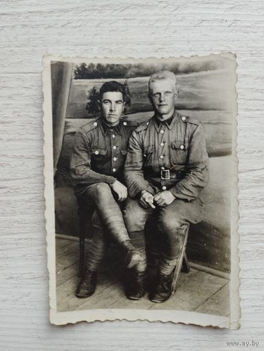 Фотография "Два товарища", сентябрь 1945 г, Западная Беларусь