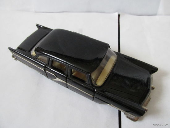 МОДЕЛЬ АВТОМОБИЛЯ ЧАЙКА ГАЗ-13 ВРЕМЕН СССР.