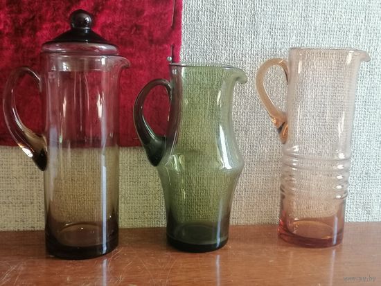 Кувшины.НЕМАН.Цветное стекло.См.фото и описание.