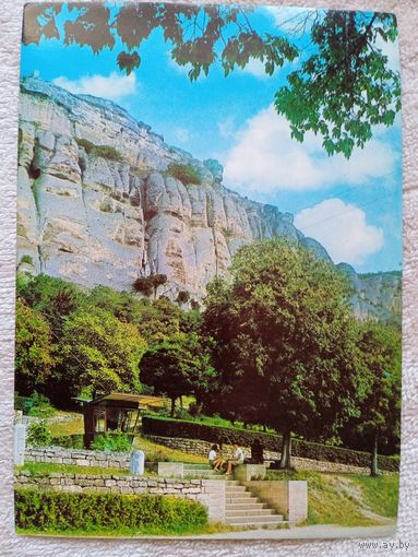 Болгария, Мадара. Вид на скальный монастырь