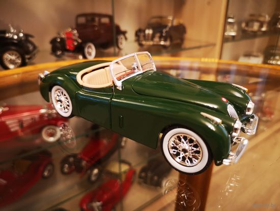 Модель 1:24 Jaguar XK 120 1951 Bburago