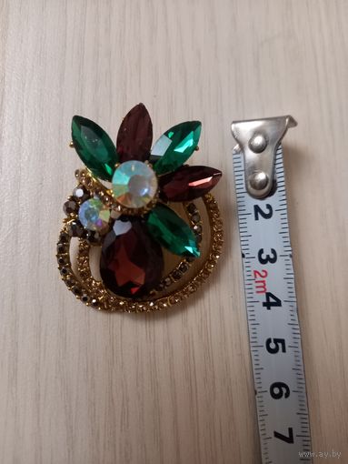 Брошь в винтажном стиле