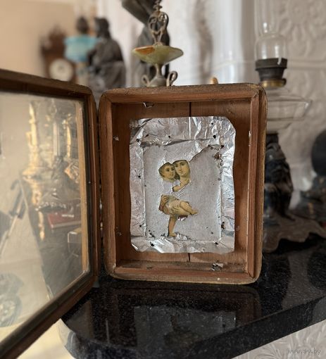 Старинная икона Божией Матери