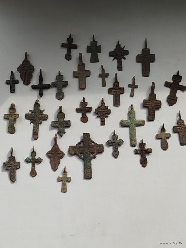 Старинные крестики ,29 шт,на пару штук есть дефект ушка,с рубля
