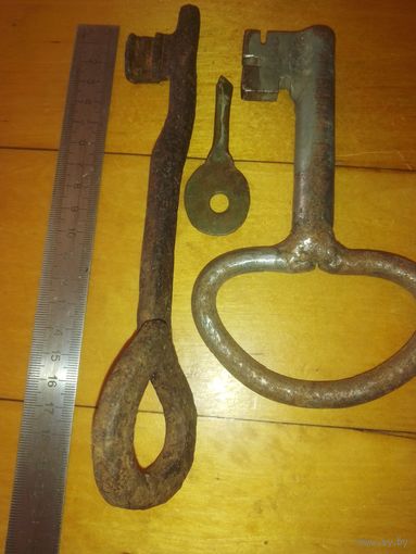 Ключи старинные.