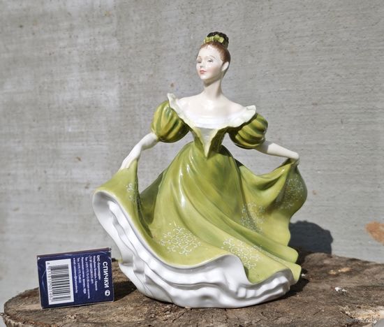 Royal Doulton барышня  статуэтка