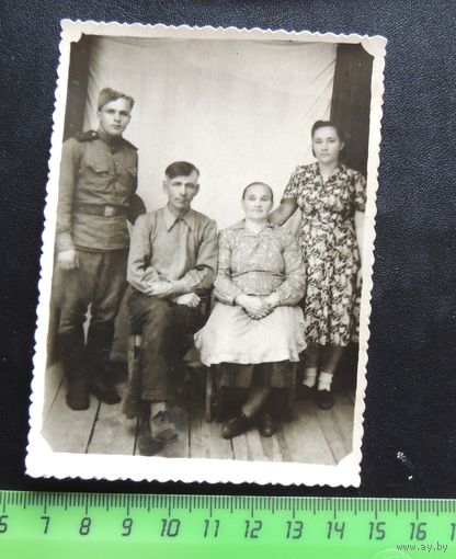 Фото "Сын приехал", д. Дятловичи Лунинецкий р-н, 1946 г.