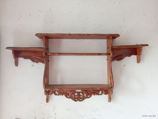 Полка деревянная резная