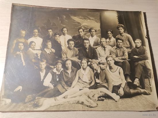 Фото, 1930-е года, размер 23*17 см., приклеено к плотному картону.