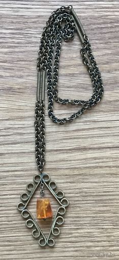 Кулон на цепочке. Колье