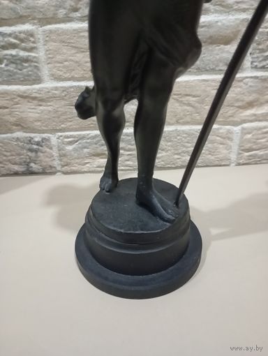 Статуэтка. Тяжёлая.