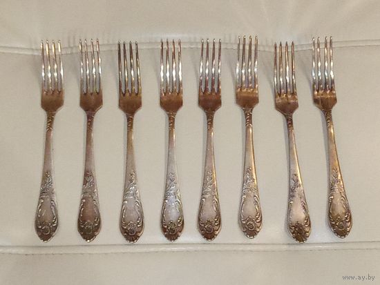 Вилки СССР мельхиоровые 8 штук одним лотом. Длина 17 см.