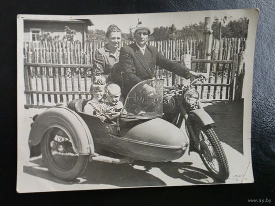 НА МОТОЦИКЛЕ.