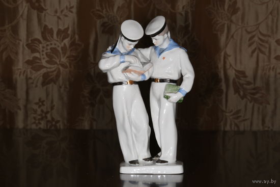 Фарфоровая статуэтка "Моряки Нахимовцы" ЛФЗ