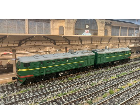 Локомотив 2ТЭ10Л (стенд). Масштаб НО-1:87.
