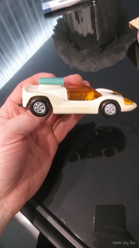 Винтажная игрушечная машинка