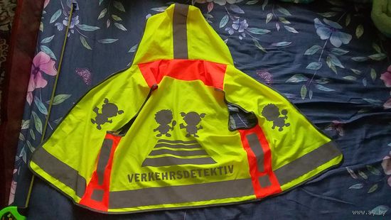 Защитите ребёнка, от Н.С. на дороге. Предлагается красивый световозвращающий жилет для мальчика/девочки. Из Германии 5..6..7 лет