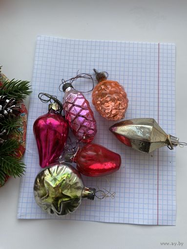 Лот елочных игрушек.