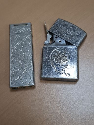 2 зажигалки. Интересные.
