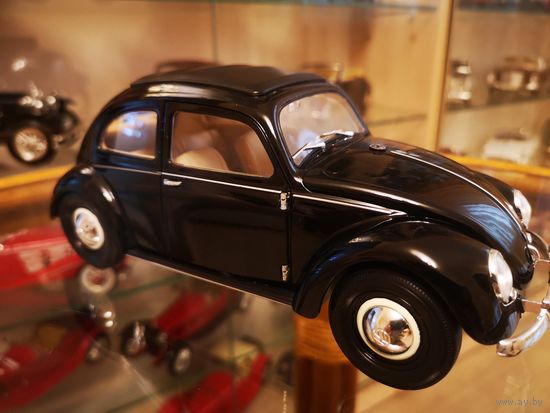 Модель 1:18 Volkswagen Kafer 1950 WELLY