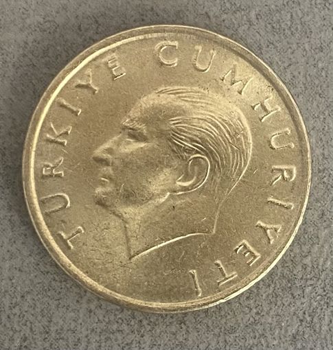 Монета 10.000 лир 1997 год. Турция. С рубля без МЦ.