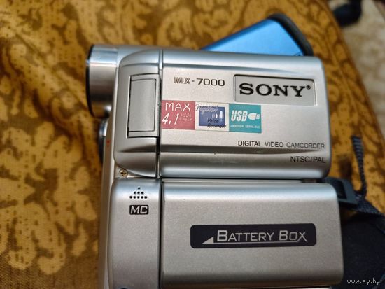 Видеокамера SONY MX-7000