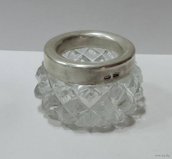Солонка  с серебренным верхом 875 пробы. 50-60-е годы СССР. Высота 3 см. Диаметр 5.3 см.