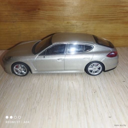 Porsche Panamera Turbo.Minichamps.1/43.