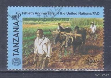 [979] Танзания 1995. Культура и быт Африки.Работа в поле. Гашеная марка.