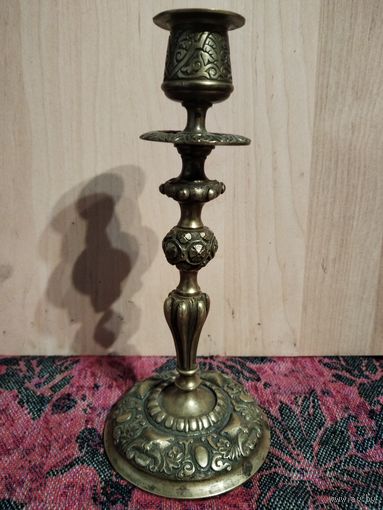 Старинный подсвечник.