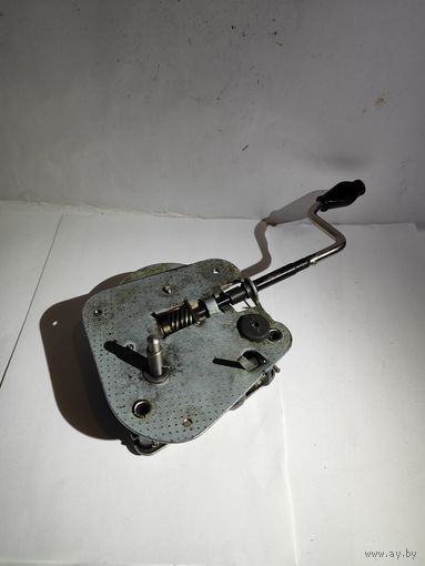 Привод от патефона "Дружба" со складной ручкой завода.