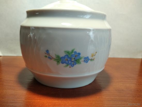 Сахарница фарфоровая.