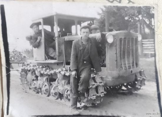 Старое фото трактор
