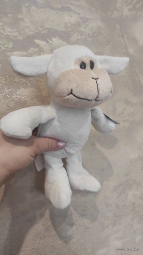 Очаровательная Lola Lamm длина 27 см. Новая, покупали в Германии. Очень классная игрушка.