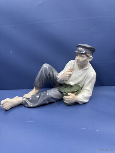 Фарфоровая фигура "Крестьянин кушает после работы". Дания, г. Копенгаген, Royal Copenhagen