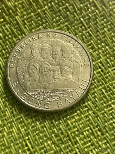 Филиппины 5 писо ( песо ) 2014 г ( Филиппинские герои, за рубежом)