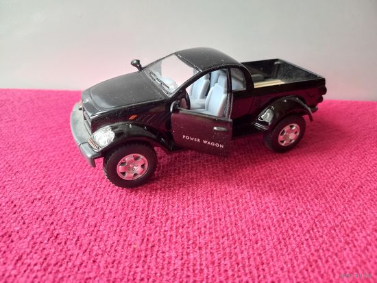 Модель Dodge Power Wagon Kinsmart