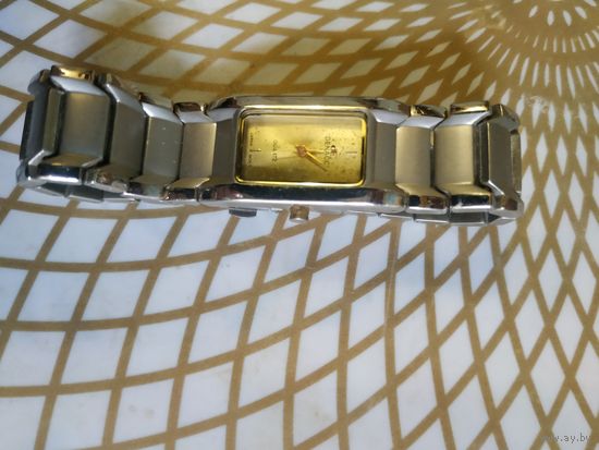 Часы наручные с браслетом DENACCI . В ремонт,коллекцию,на запчасти. Состояние на скане.