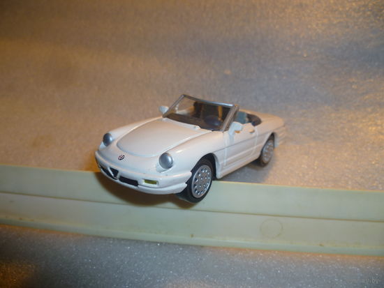 Модель авто ALFA ROMEO. Alfa Spider 1989. 1:43.