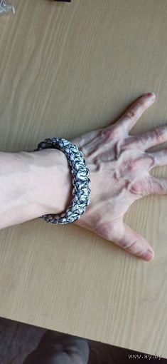 Браслет для выживания из паракорда. Этот стильный аксессуар, для любителей клубной жизни, туристов, экстрималов и любителей путешествий – аккуратно укомплектованная крепкая веревка длиной до 3 м., на