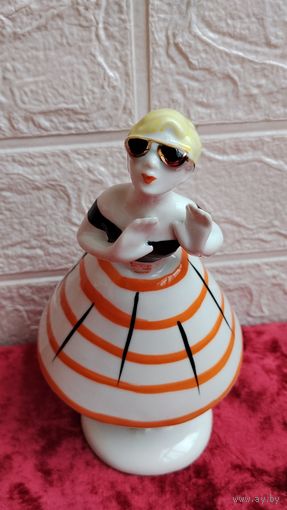 КОЛЛЕКЦИОННАЯ ФАРФОРОВАЯ СТАТУЭТКА СПЛЕТНИЦА СКЛОЧНИЦА ИЗ СЕРИИ РАЗГОВОР ЛФЗИ СССР РАННЯЯ ОРИГИНАЛ . Распродажа Коллекции ! Экспресс  Аукцион  с рубля без МПЦ и прочего .Много лотов в продаже .