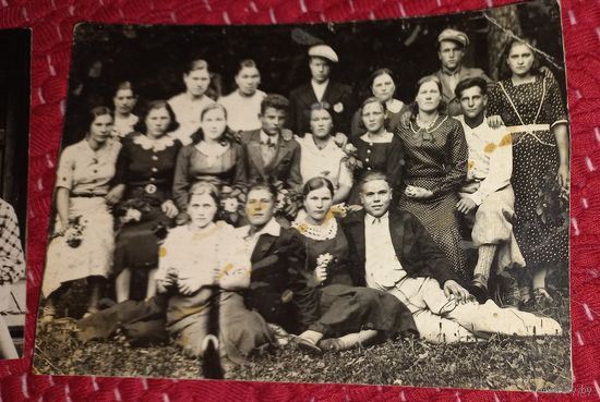 2 фото молодежь  1920 -30 Г.ПОДПИСАНО: А.Наумович.(А36)